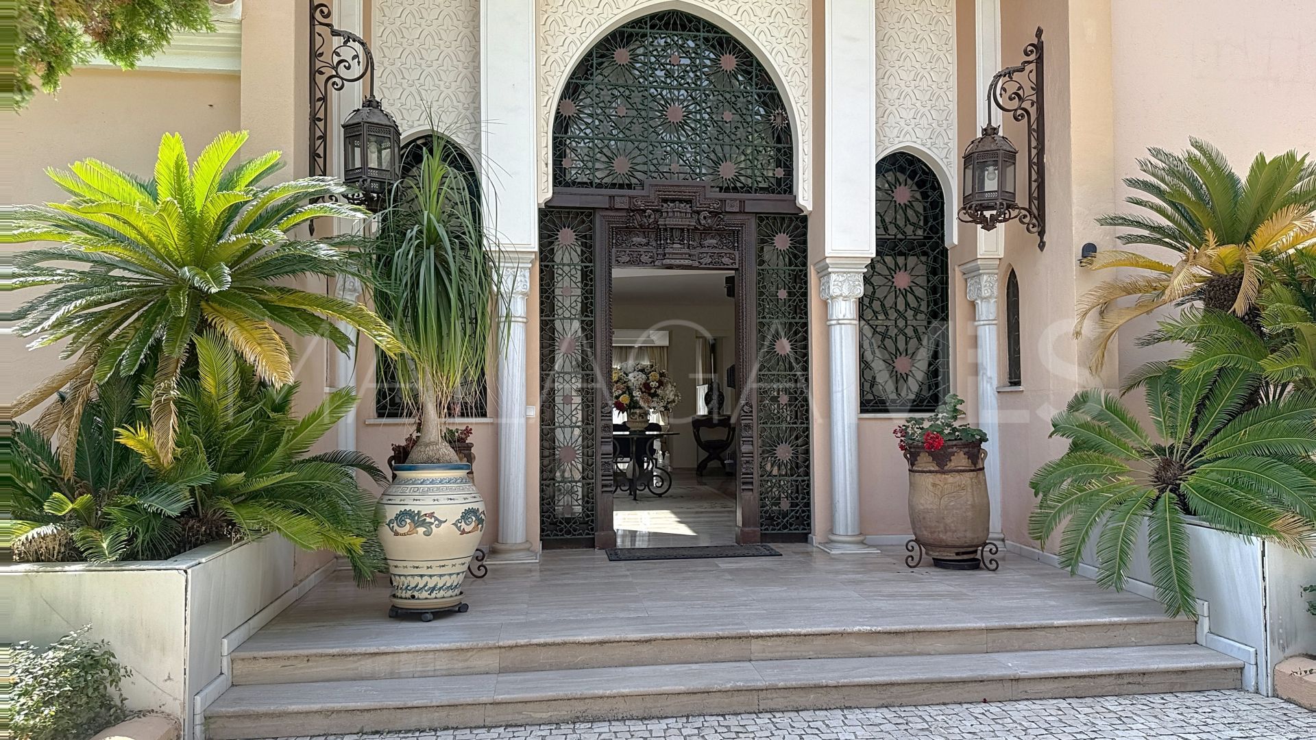 Villa for sale in Beach Side New Golden Mile