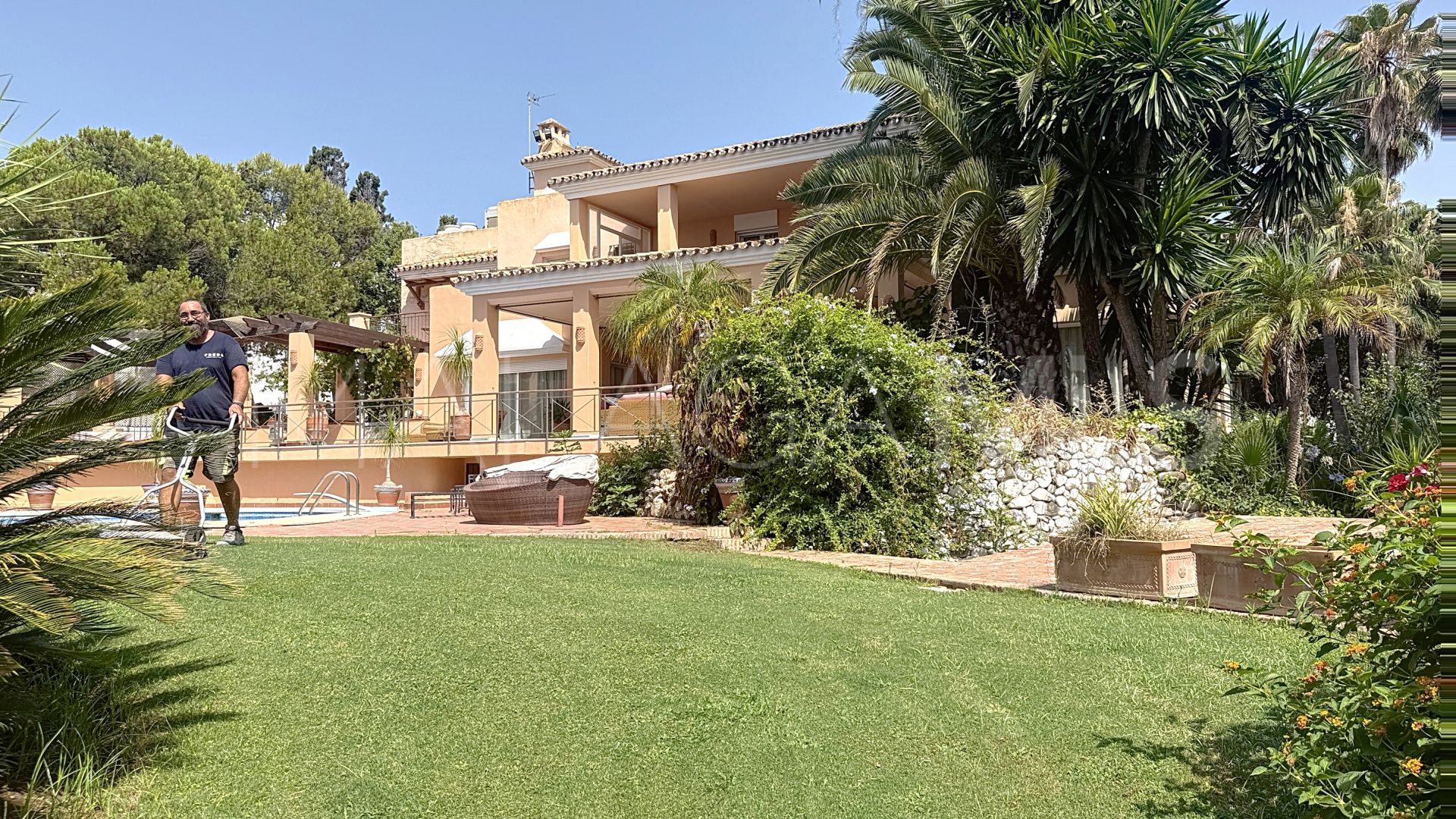Villa for sale in Beach Side New Golden Mile