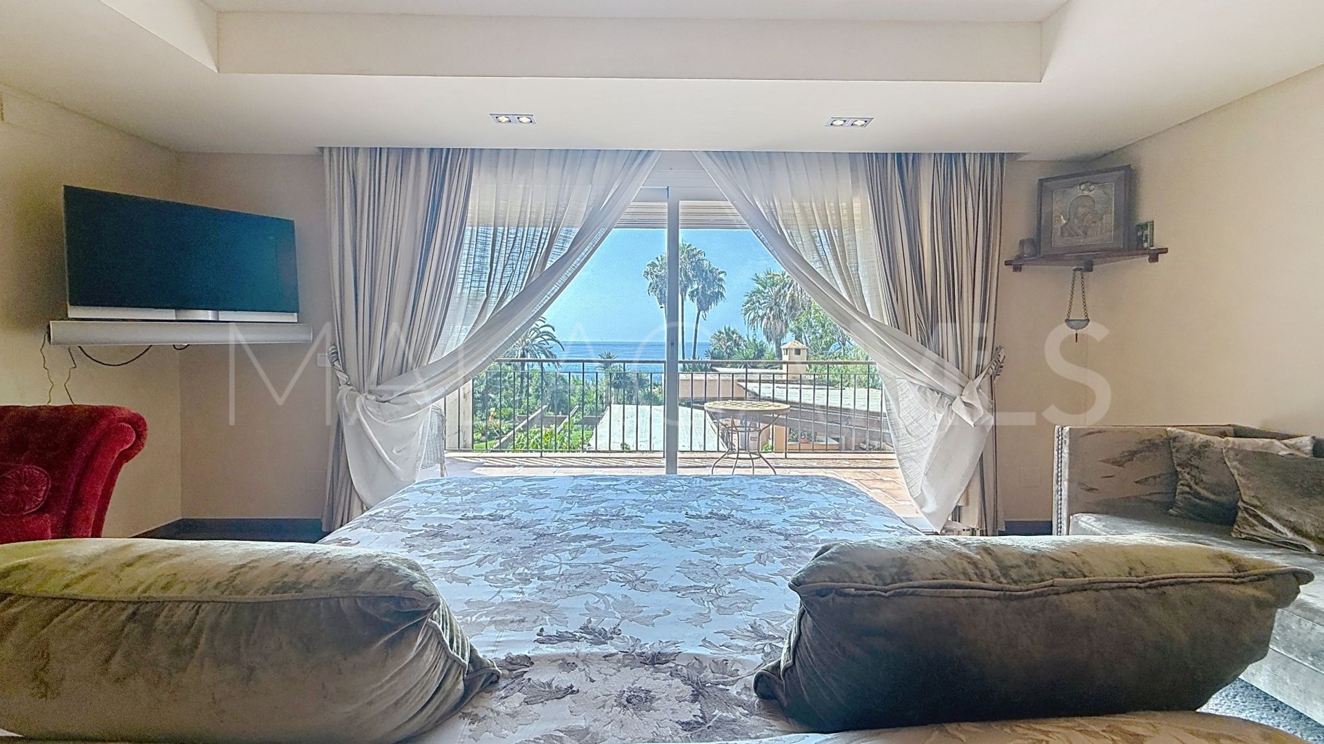 Villa for sale in Beach Side New Golden Mile