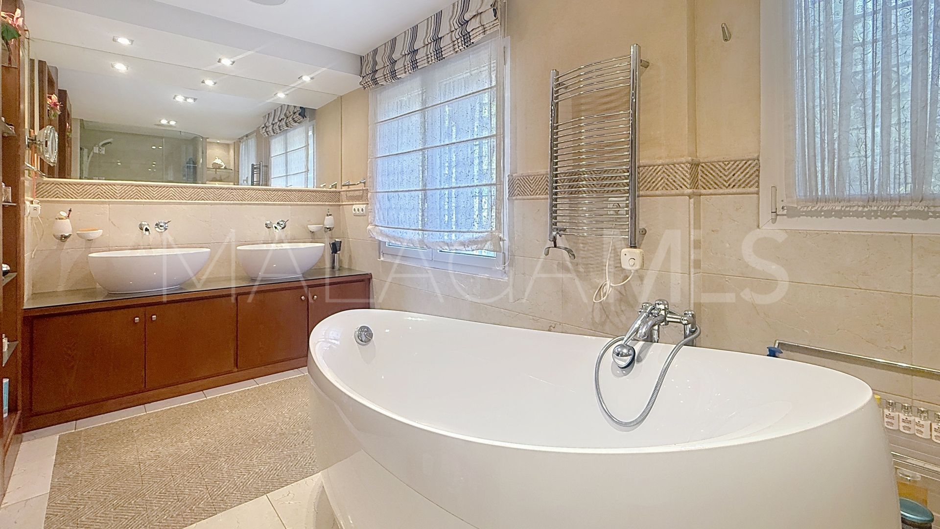 Villa for sale in Beach Side New Golden Mile