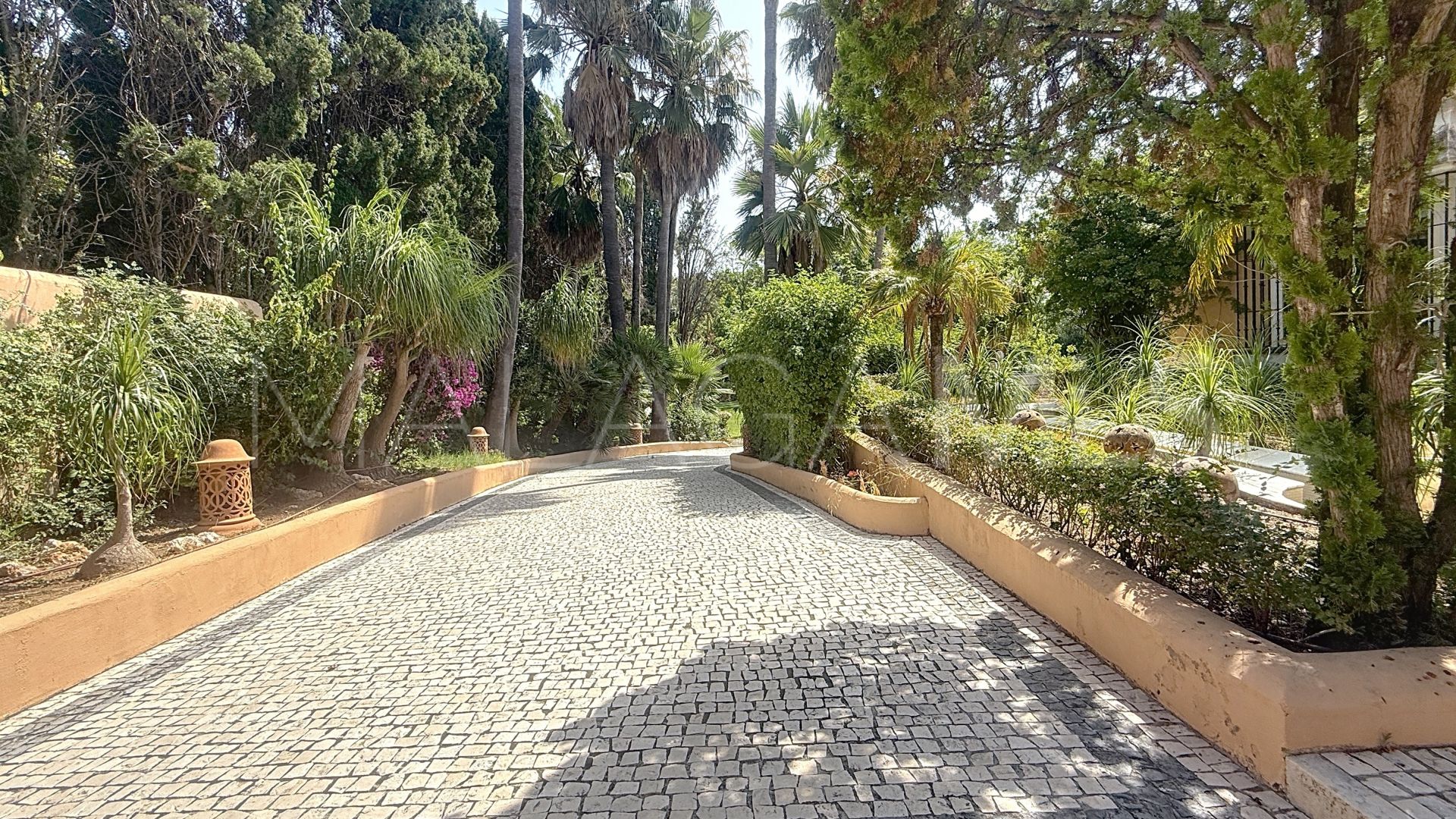 Villa for sale in Beach Side New Golden Mile
