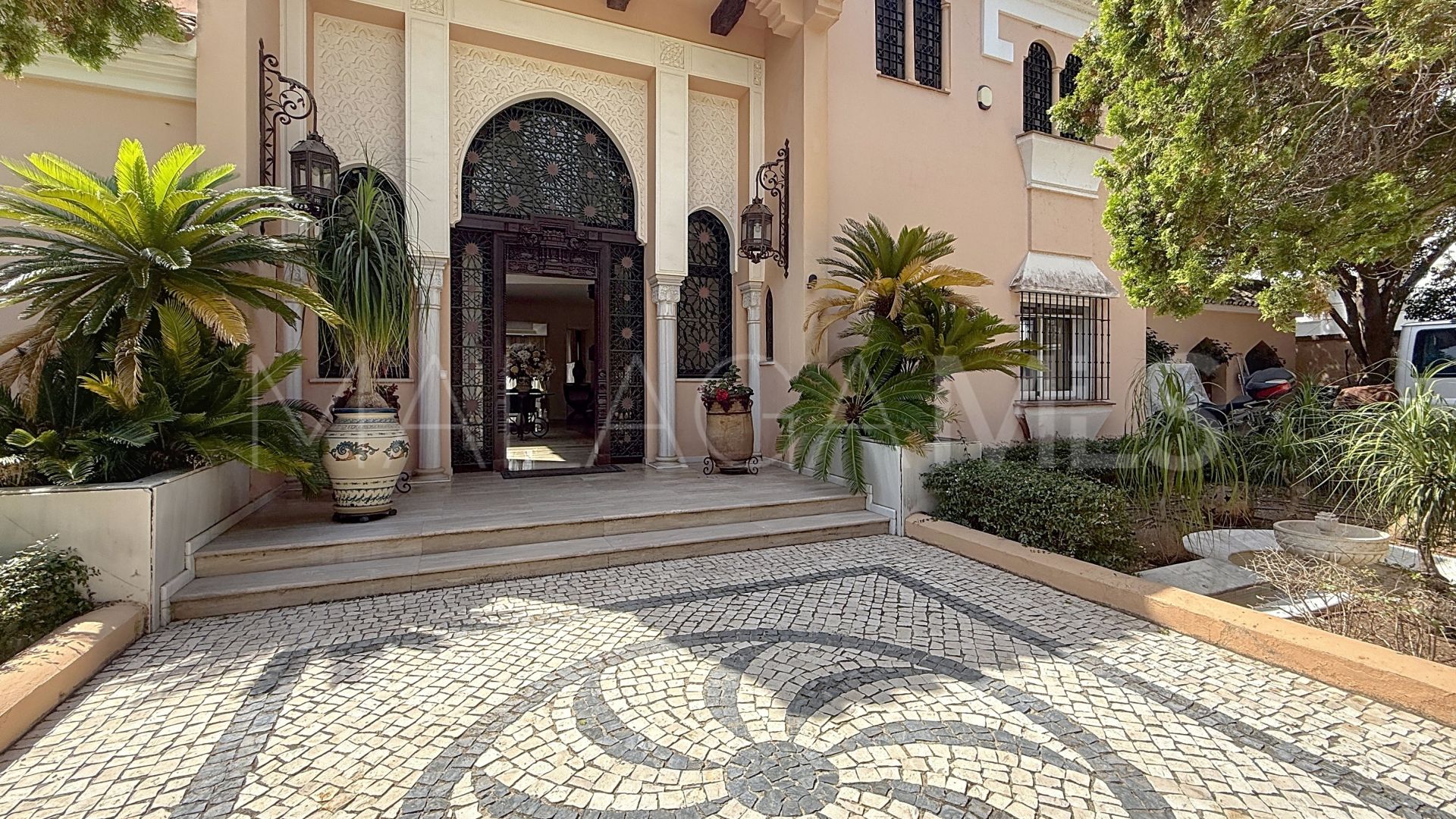 Villa for sale in Beach Side New Golden Mile