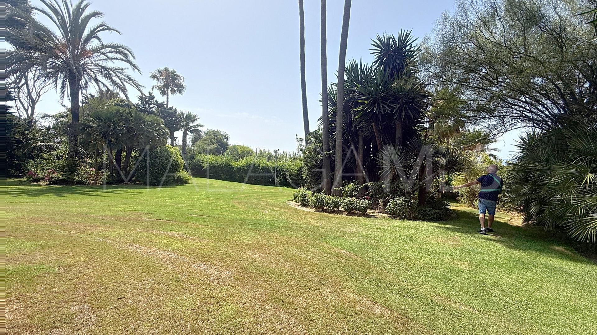 Villa for sale in Beach Side New Golden Mile