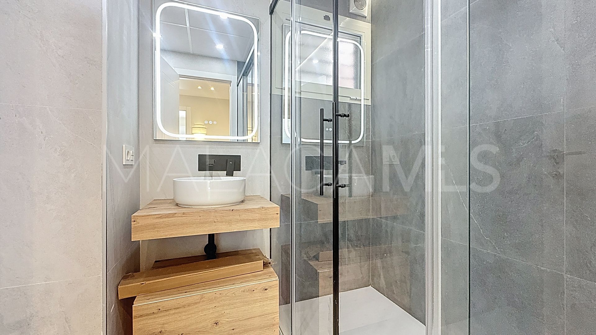 Appartement rez de chaussée for sale in Estepona Puerto
