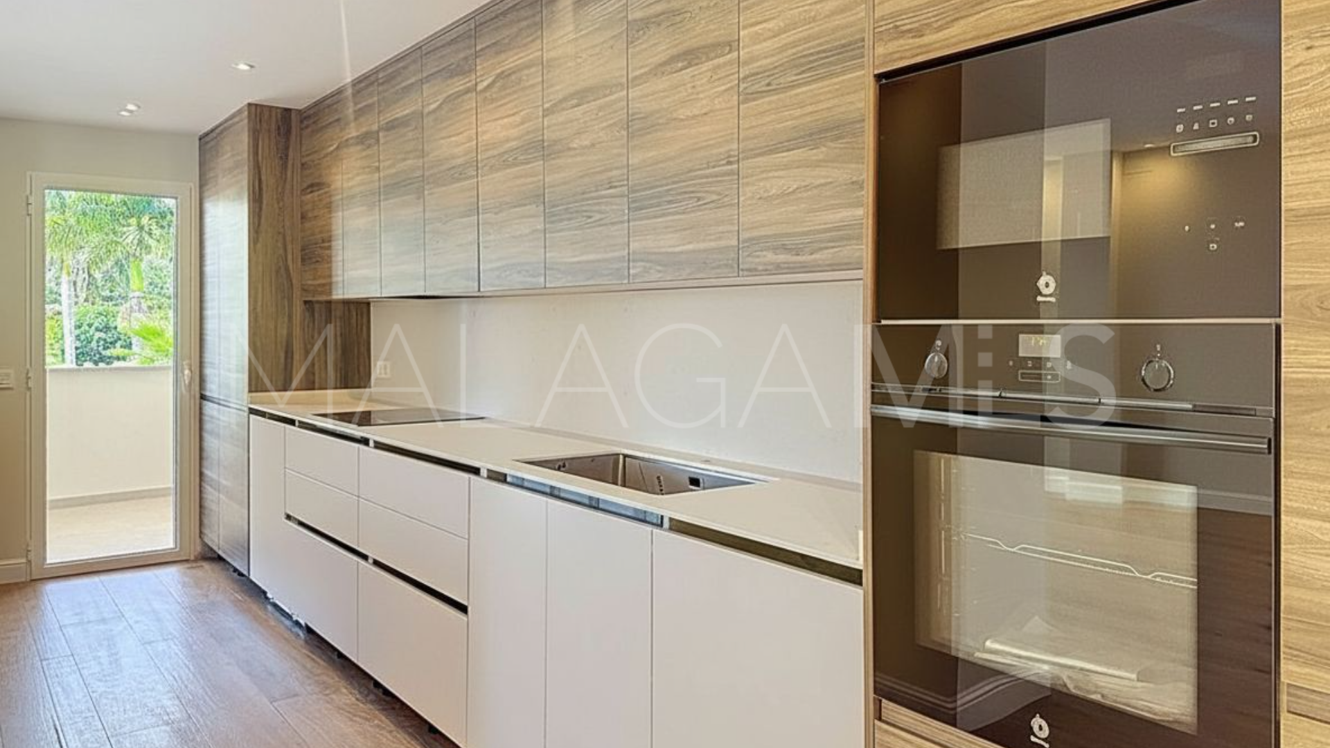 Appartement rez de chaussée for sale in Estepona Puerto