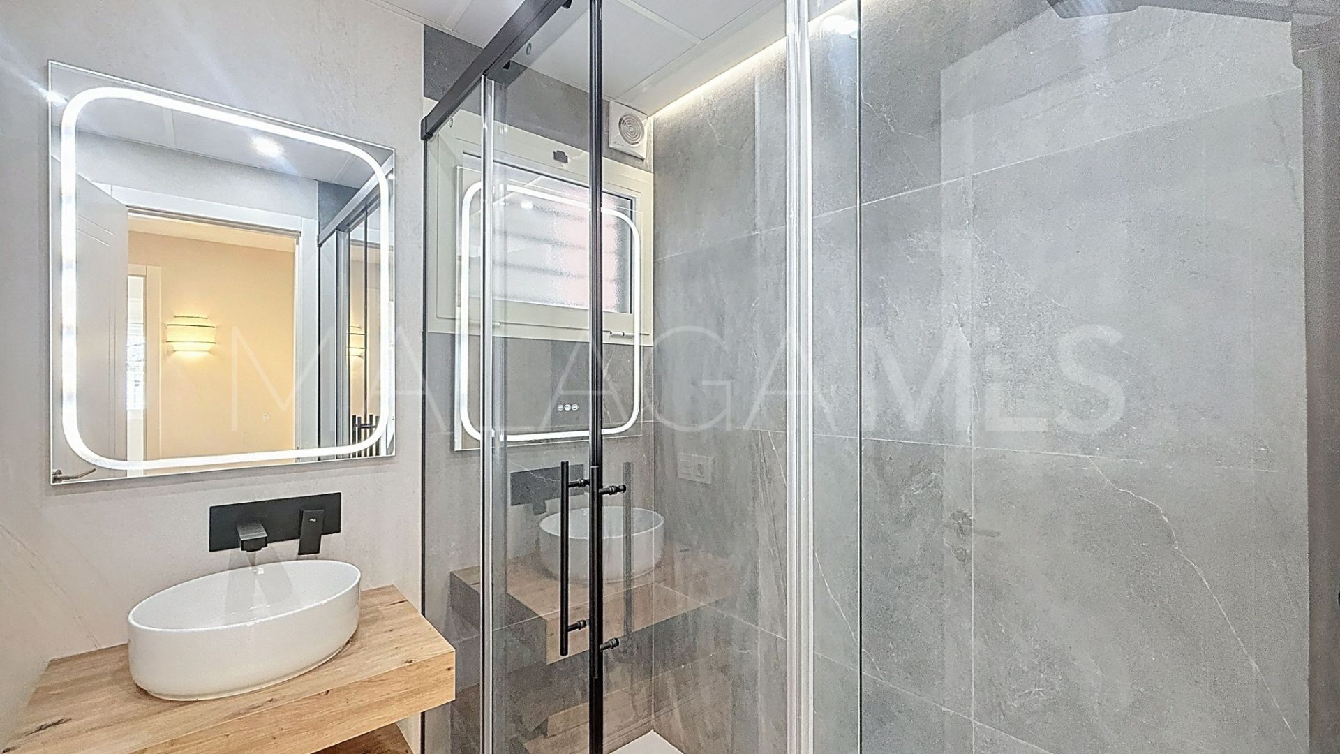 Appartement rez de chaussée for sale in Estepona Puerto