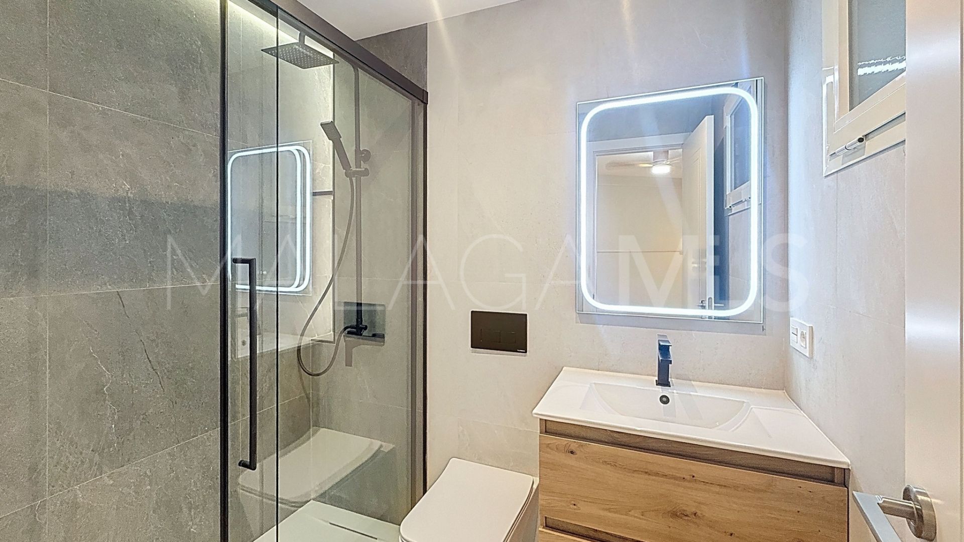 Appartement rez de chaussée for sale in Estepona Puerto