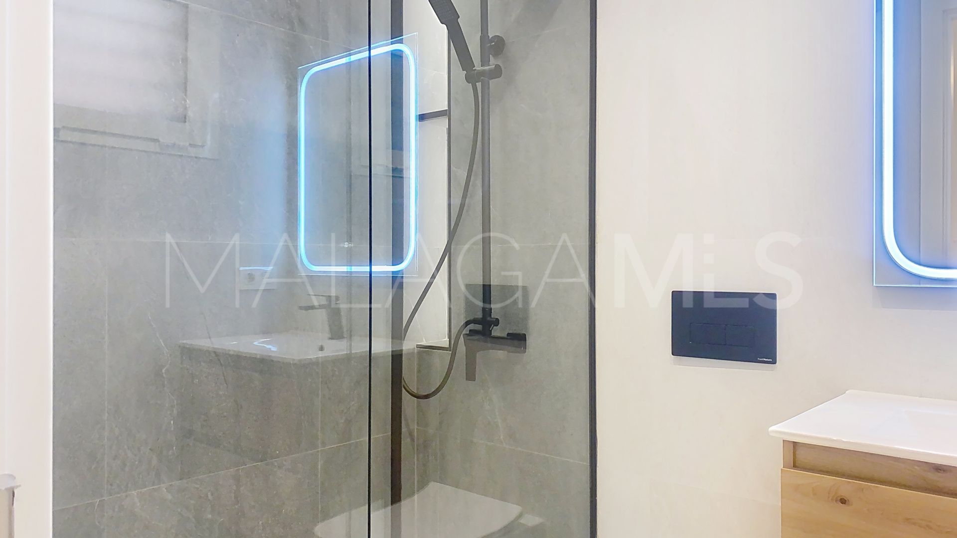 Appartement rez de chaussée for sale in Estepona Puerto