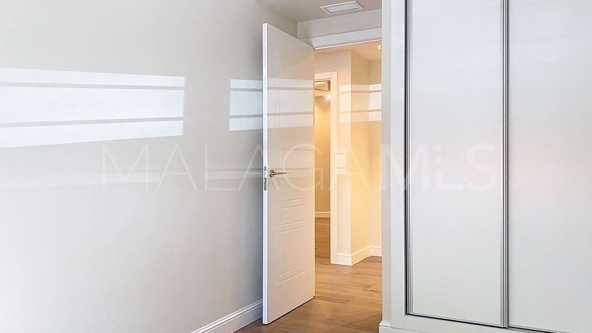 Appartement rez de chaussée for sale in Estepona Puerto
