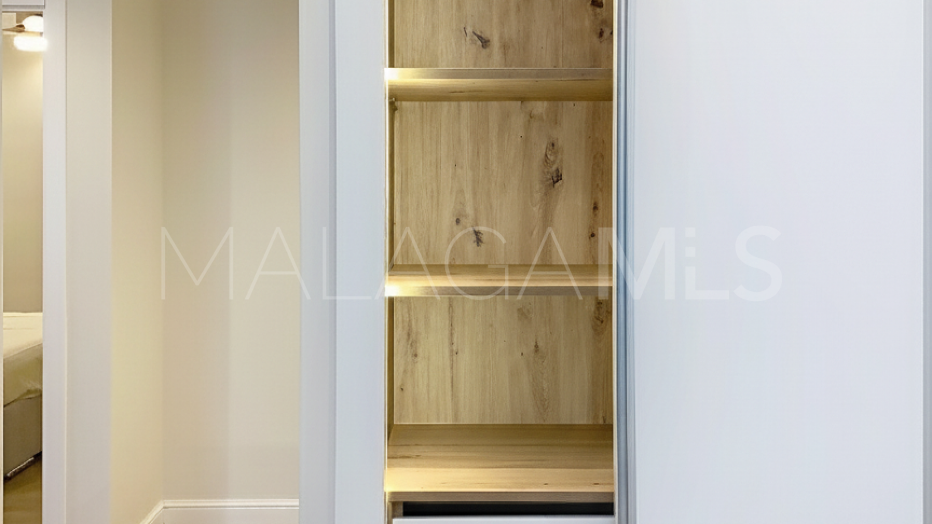 Buy Estepona Puerto 3 bedrooms ground floor apartment