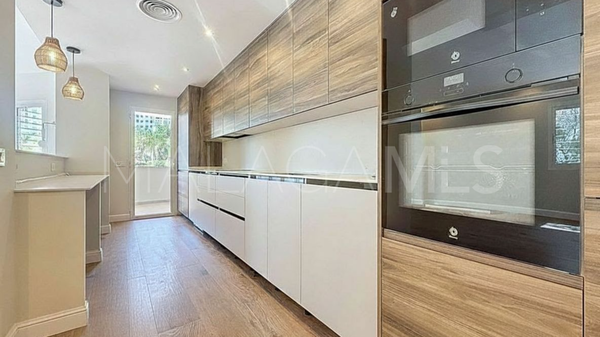 Appartement rez de chaussée for sale in Estepona Puerto