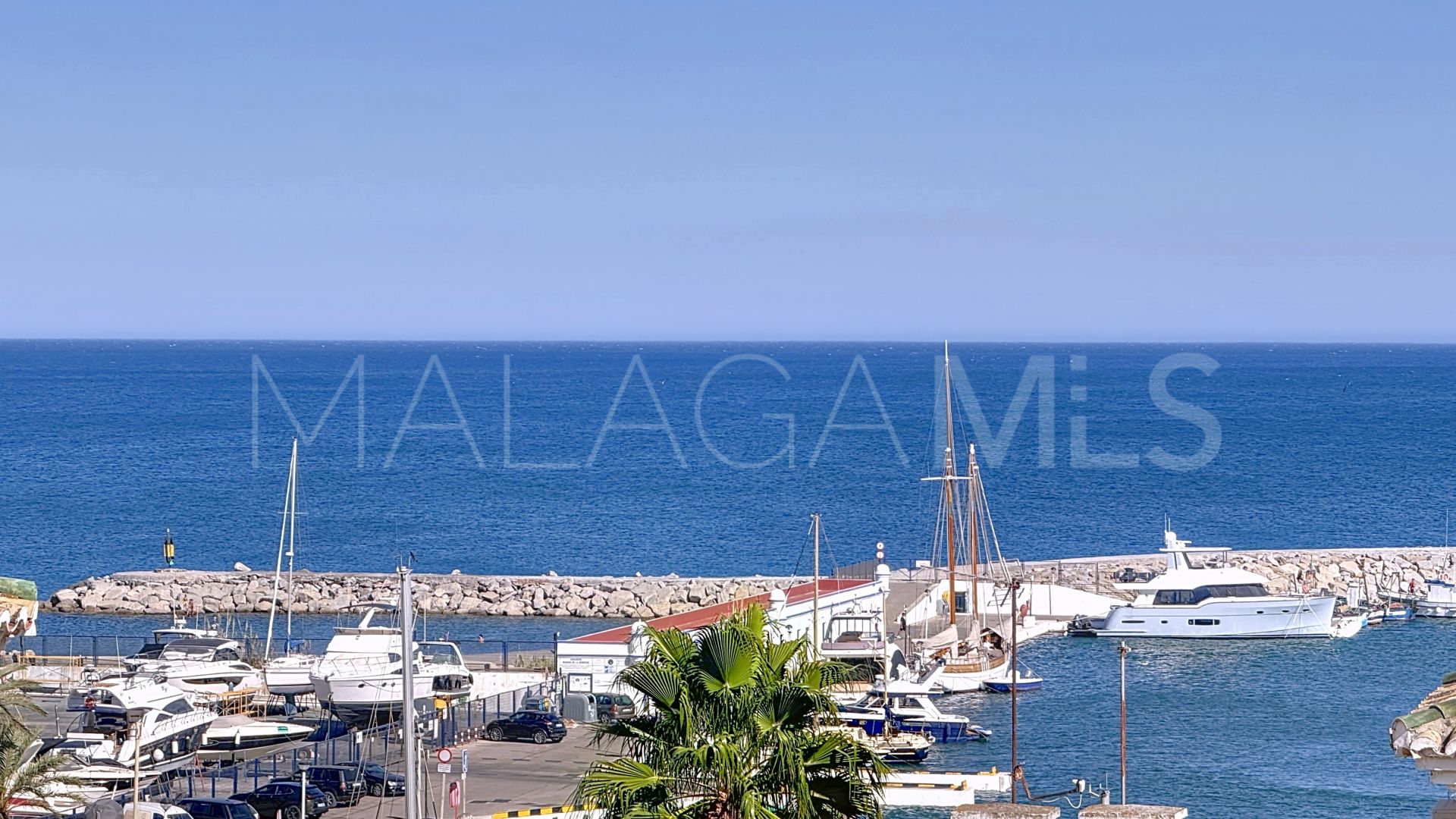 Duplex penthouse for sale in Puerto La Duquesa