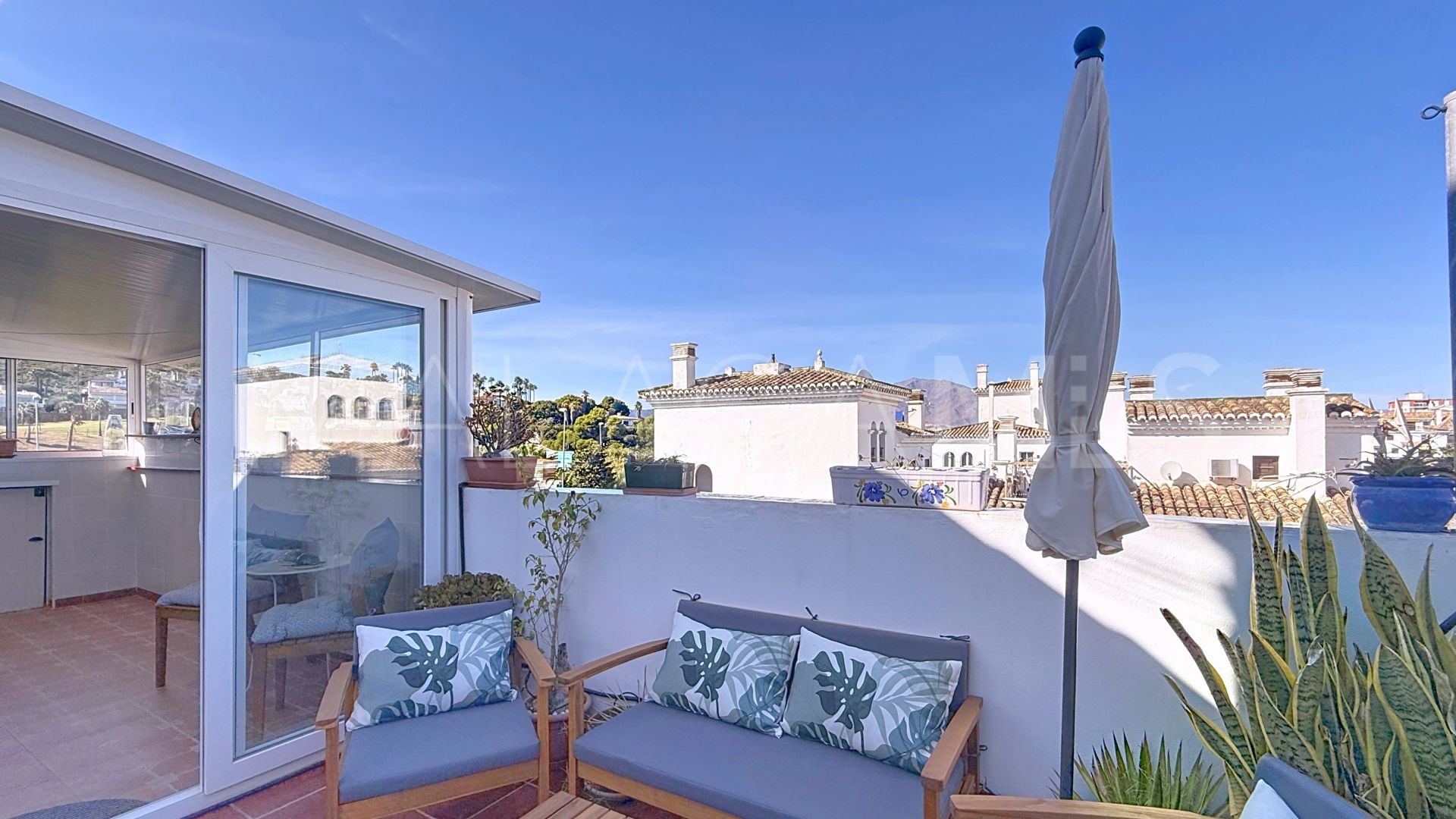 Duplex penthouse for sale in Puerto La Duquesa