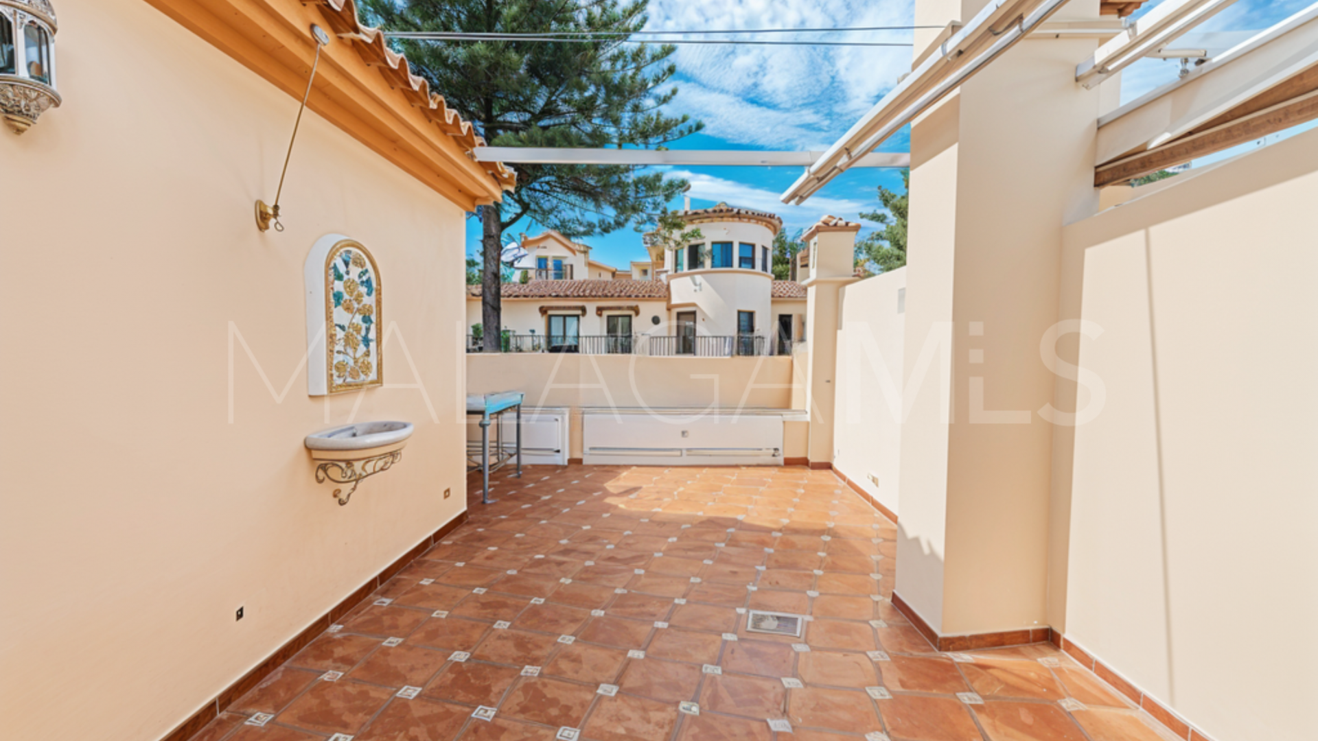 Radhus for sale in Estepona Puerto