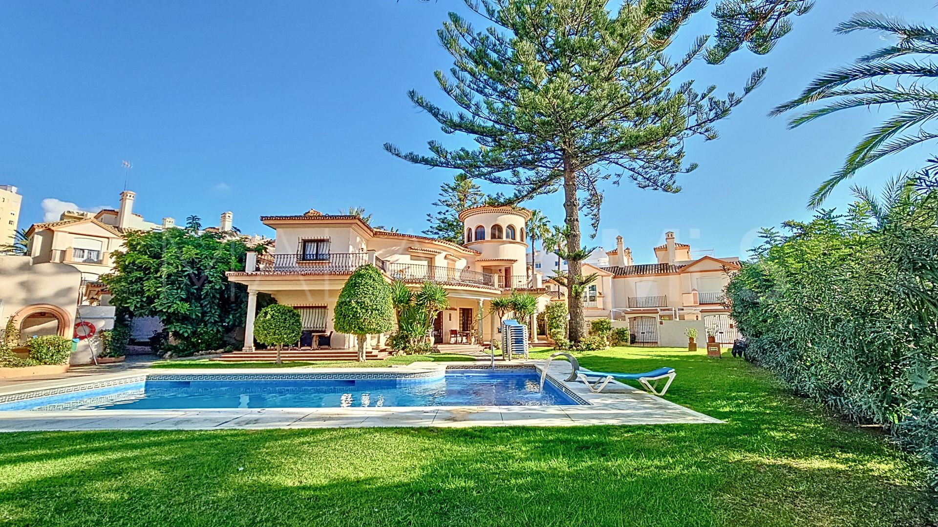 Reihenhaus for sale in Estepona Puerto