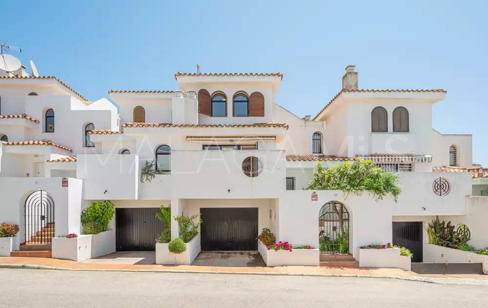 Radhus for sale in Albayalde