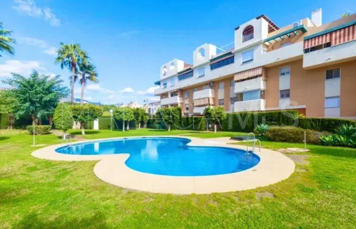 Lägenhet for sale in Estepona Puerto