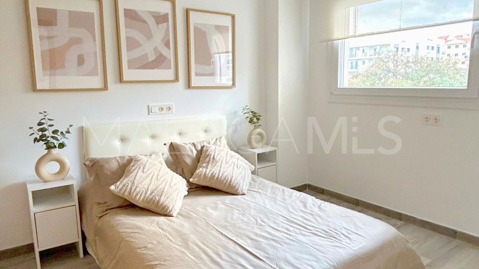 Lägenhet for sale in Estepona Puerto