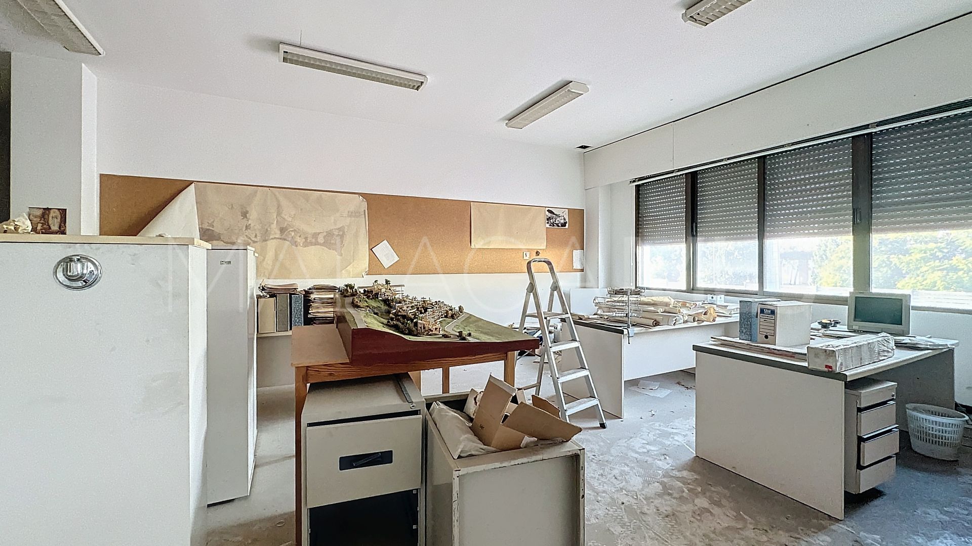 Commercial for sale in Cancelada