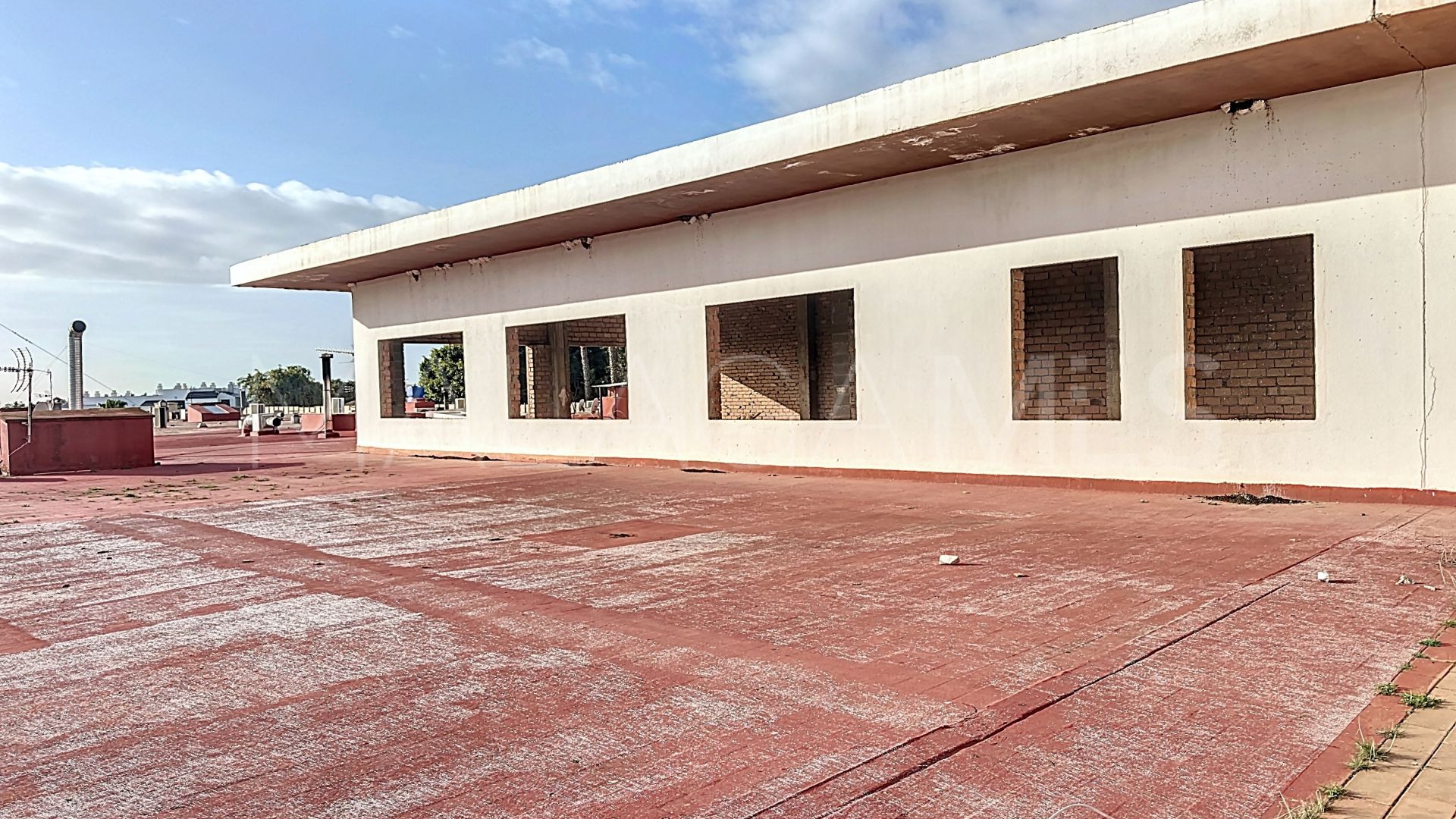 Commercial for sale in Cancelada