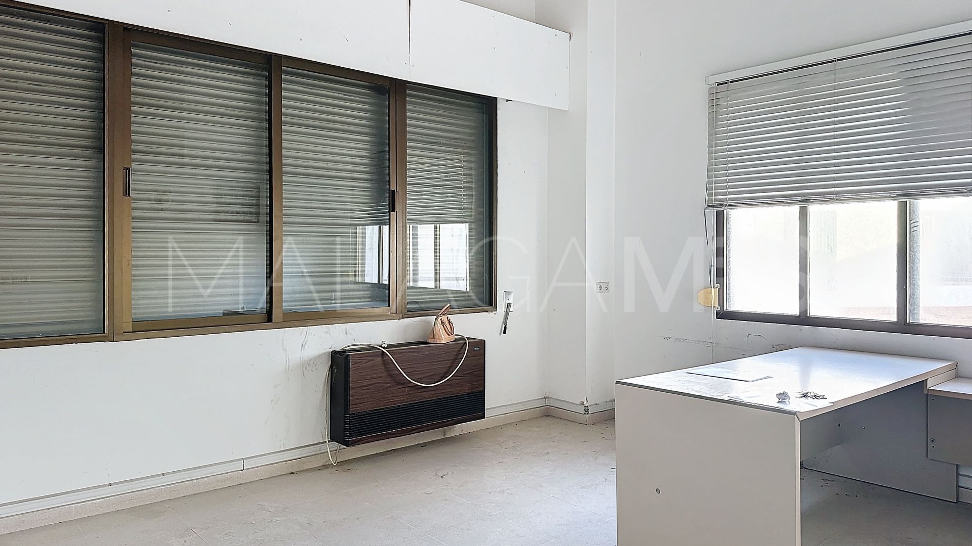 Commercial for sale in Cancelada