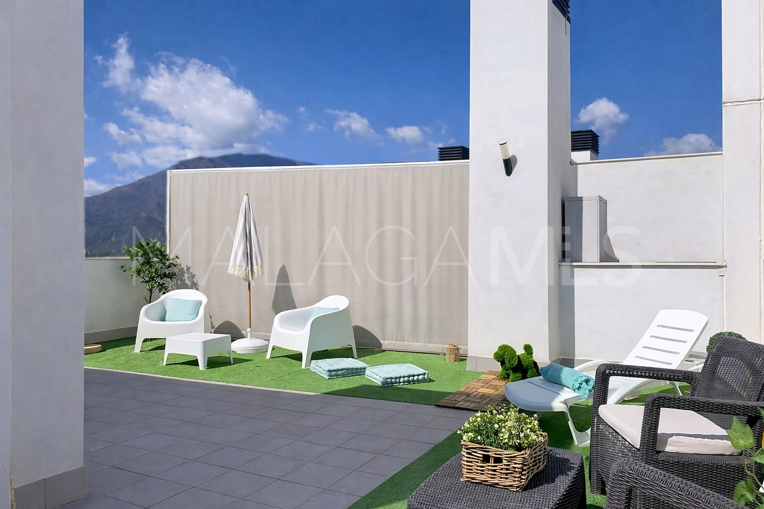 3 bedrooms Estepona Centre penthouse for sale