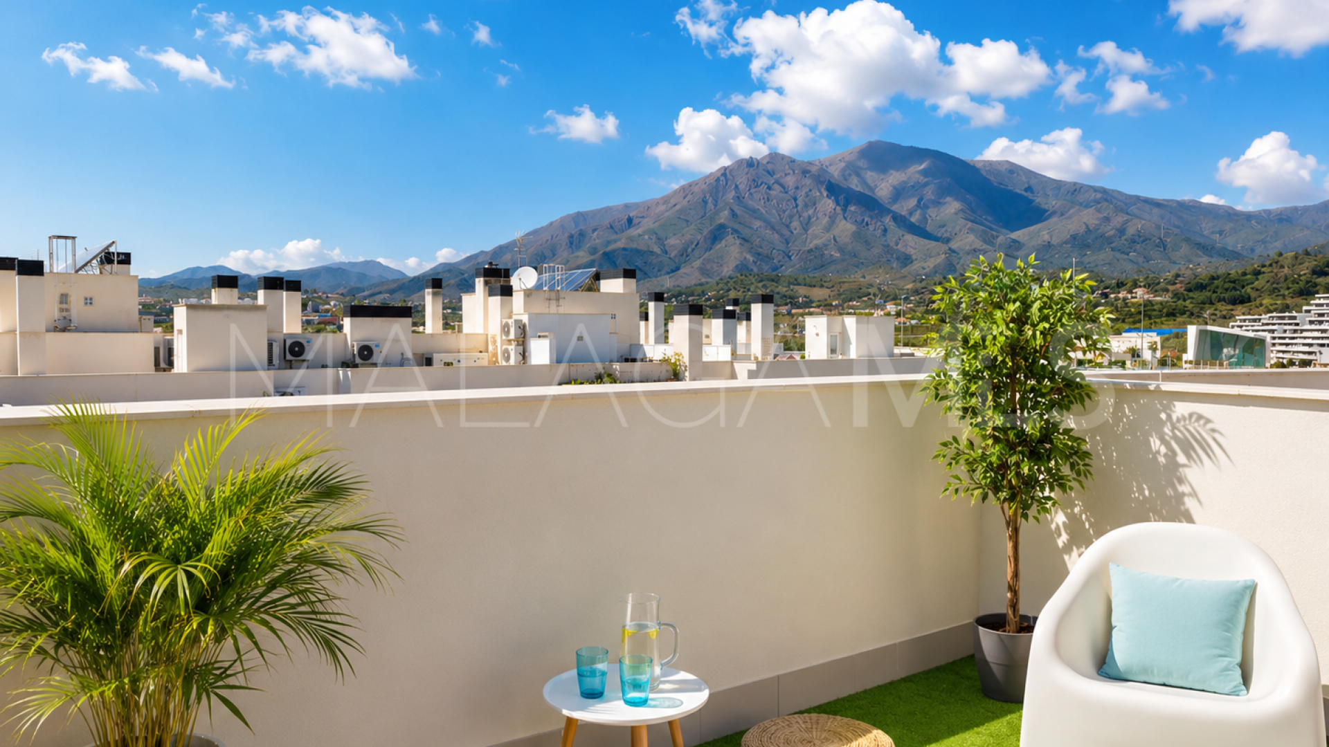 3 bedrooms Estepona Centre penthouse for sale