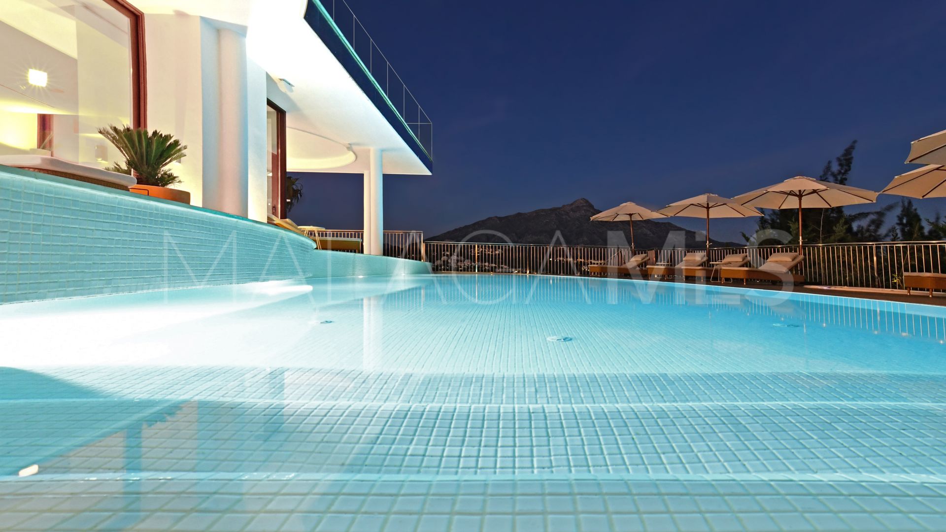 Haus for sale in Nueva Andalucia