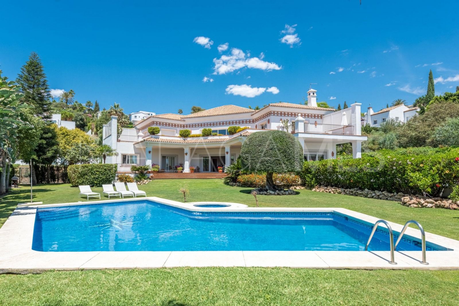 Villa for sale in El Paraiso