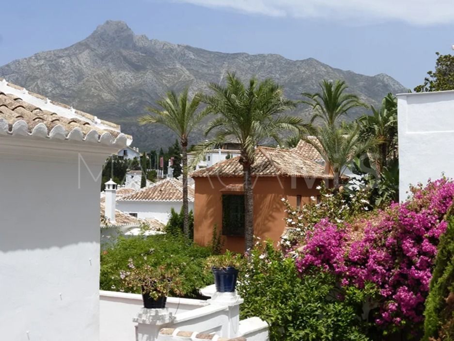 For sale town house in Las Lomas del Marbella Club with 4 bedrooms