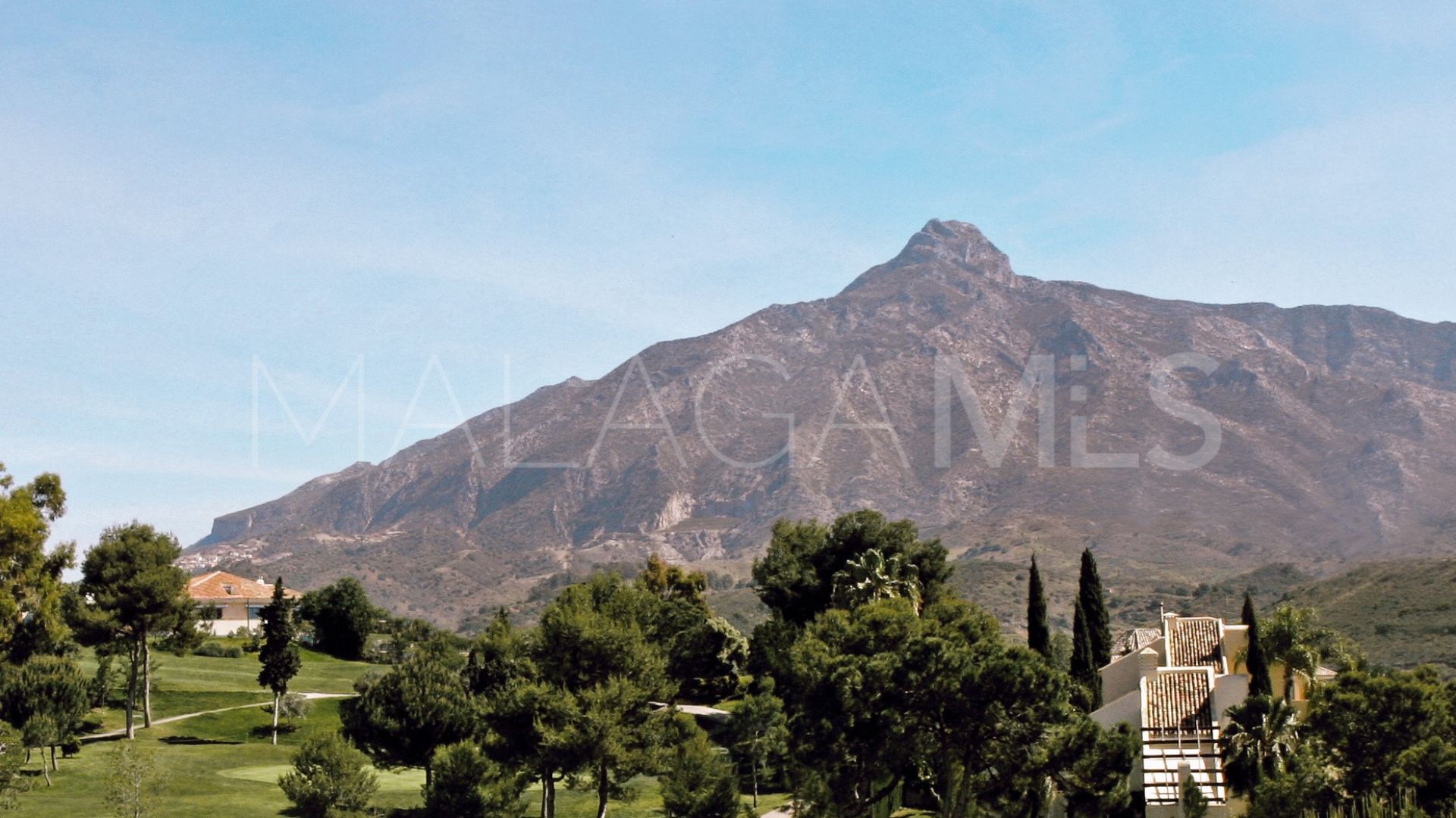 For sale town house in Las Lomas del Marbella Club with 4 bedrooms