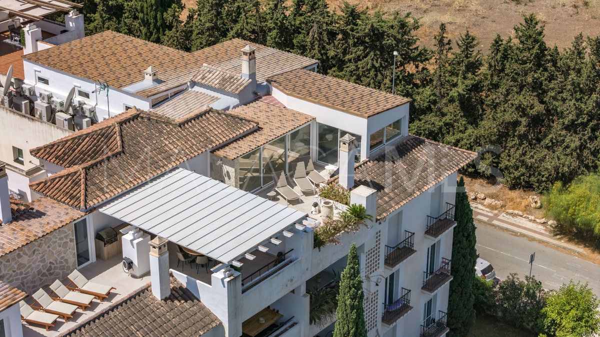 Atico duplex for sale de 8 bedrooms in Nueva Andalucia