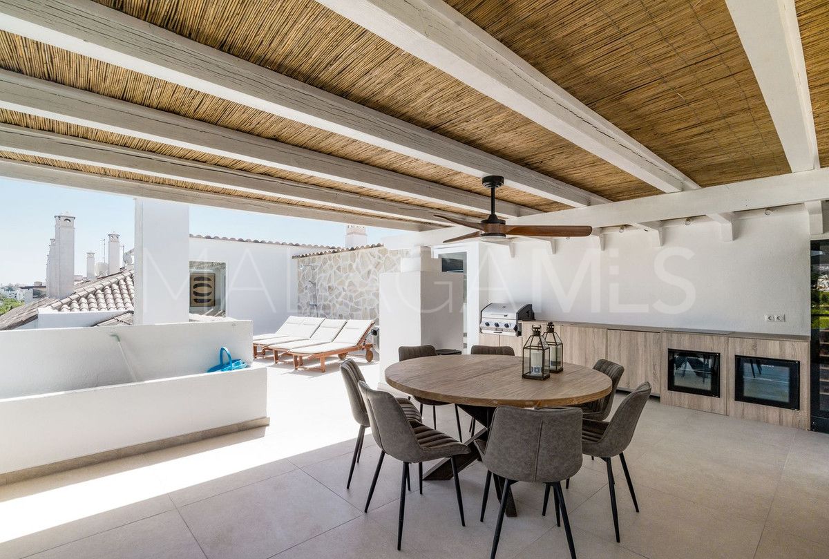 Atico duplex for sale de 8 bedrooms in Nueva Andalucia