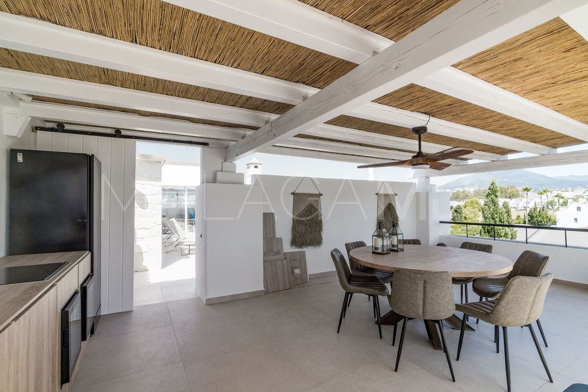 Atico duplex for sale de 8 bedrooms in Nueva Andalucia