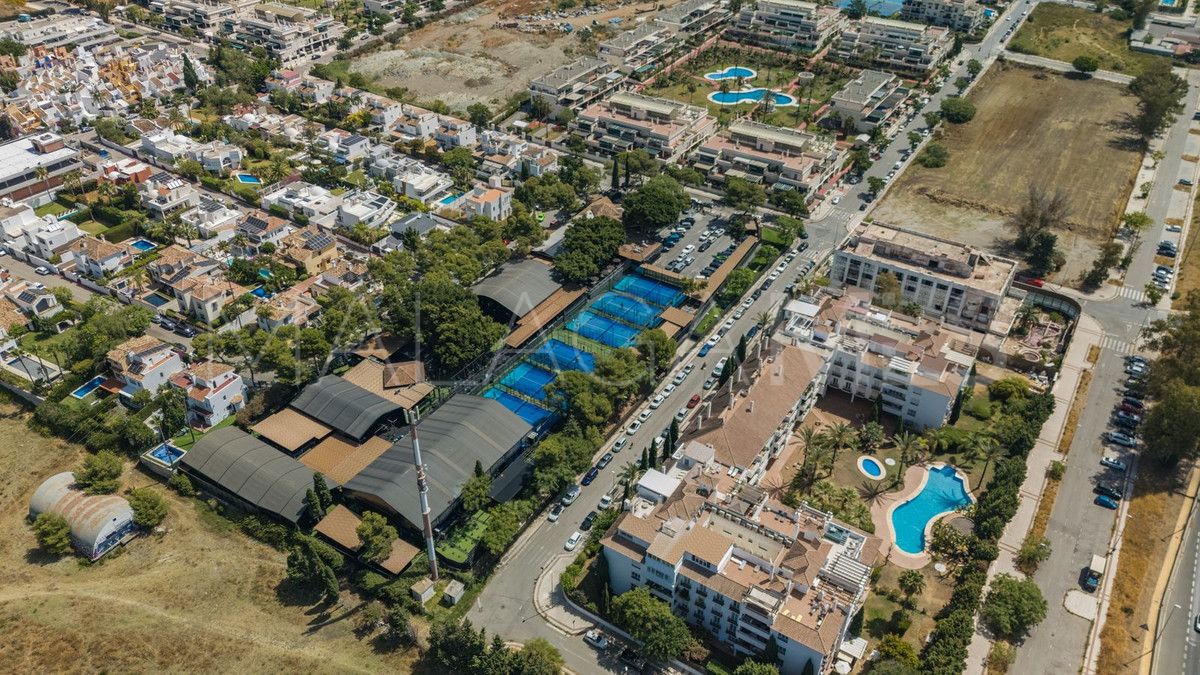 8 bedrooms duplex penthouse in Nueva Andalucia for sale