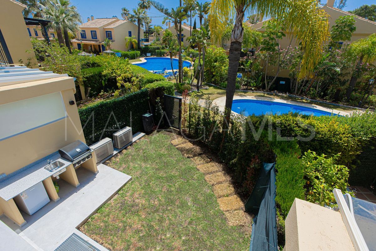 San Pedro de Alcantara, adosado a la venta with 4 bedrooms