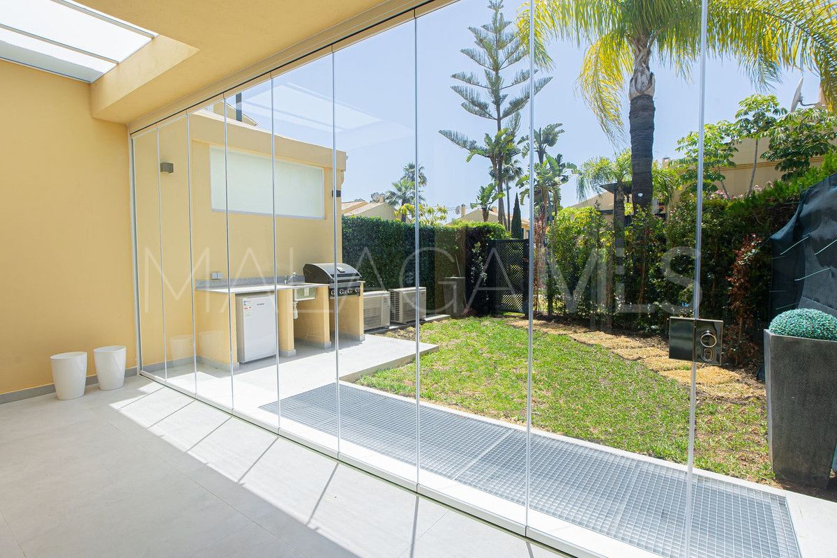 San Pedro de Alcantara, adosado a la venta with 4 bedrooms