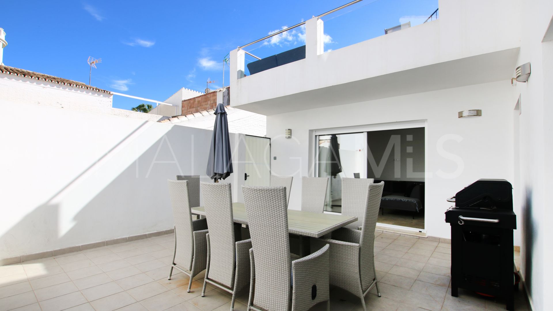 Se vende adosado in El Pirata with 3 bedrooms