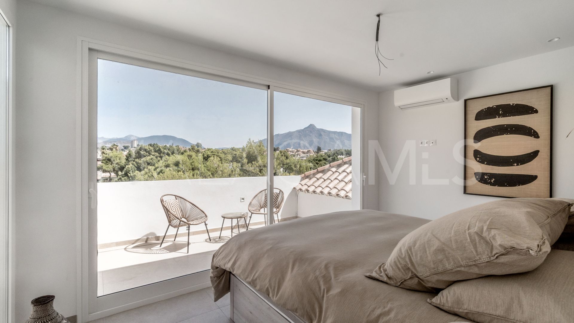 Duplex penthouse for sale in Nueva Andalucia