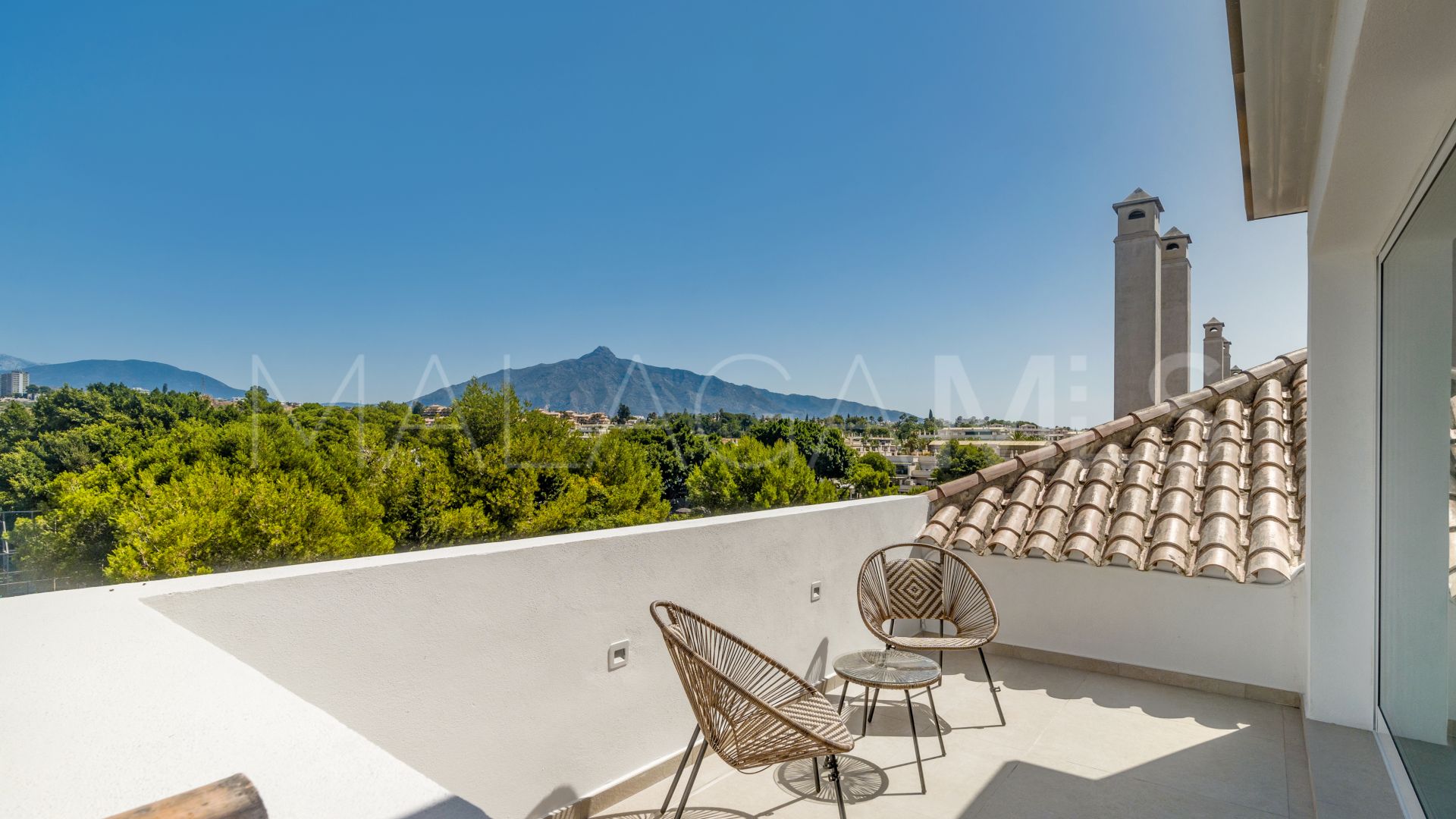 Duplex penthouse for sale in Nueva Andalucia