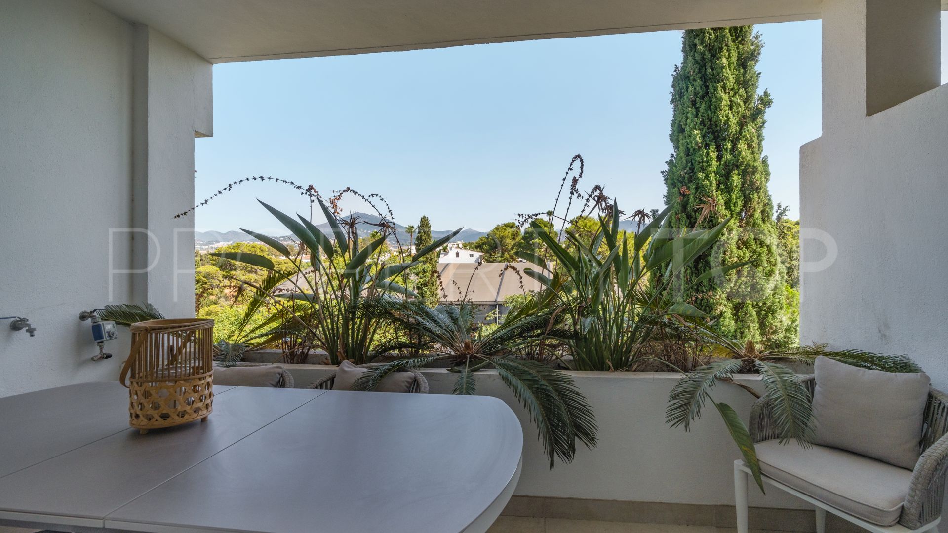 Atico duplex a la venta en Nueva Andalucia de 4 dormitorios