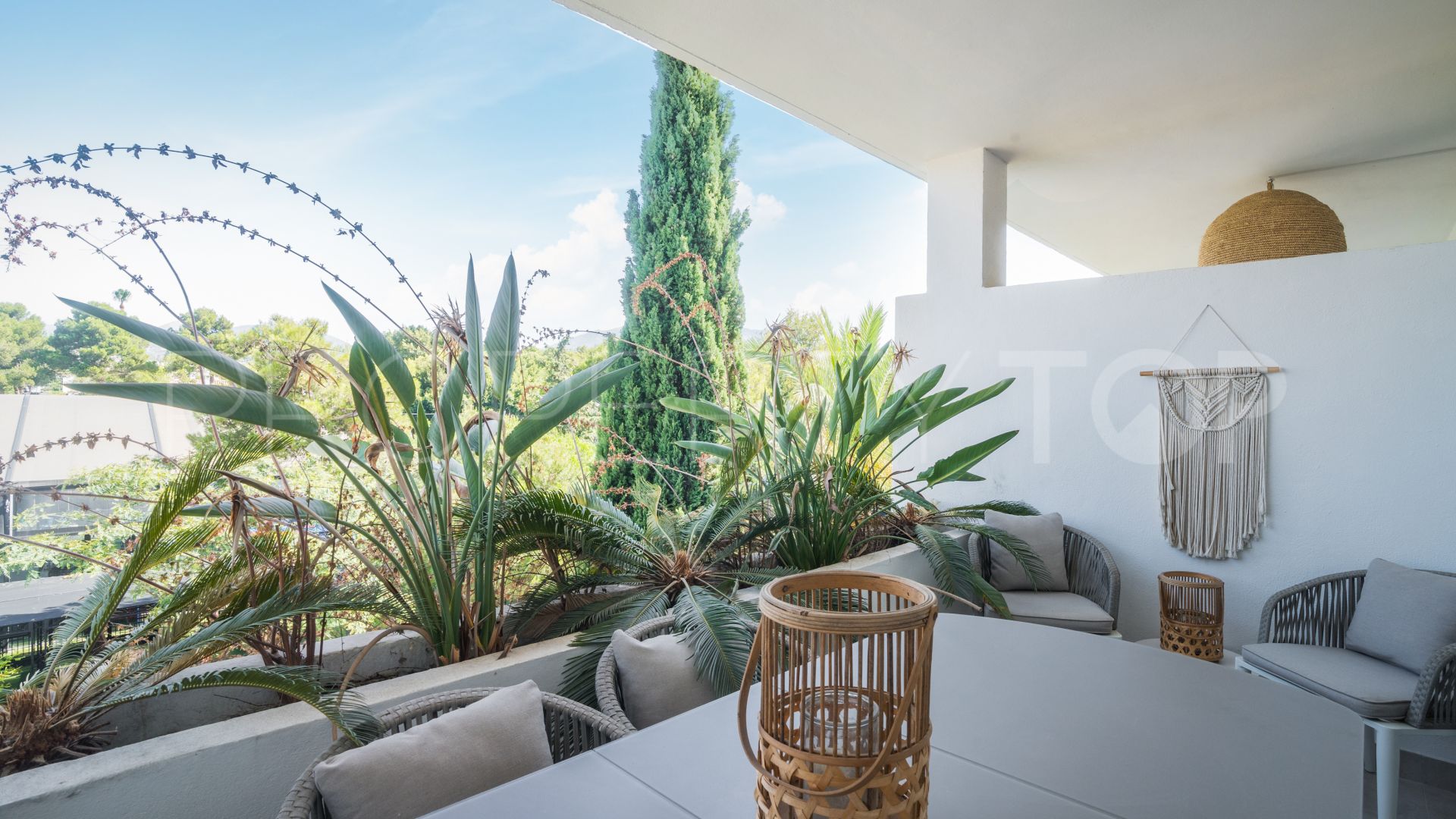 Atico duplex a la venta en Nueva Andalucia de 4 dormitorios