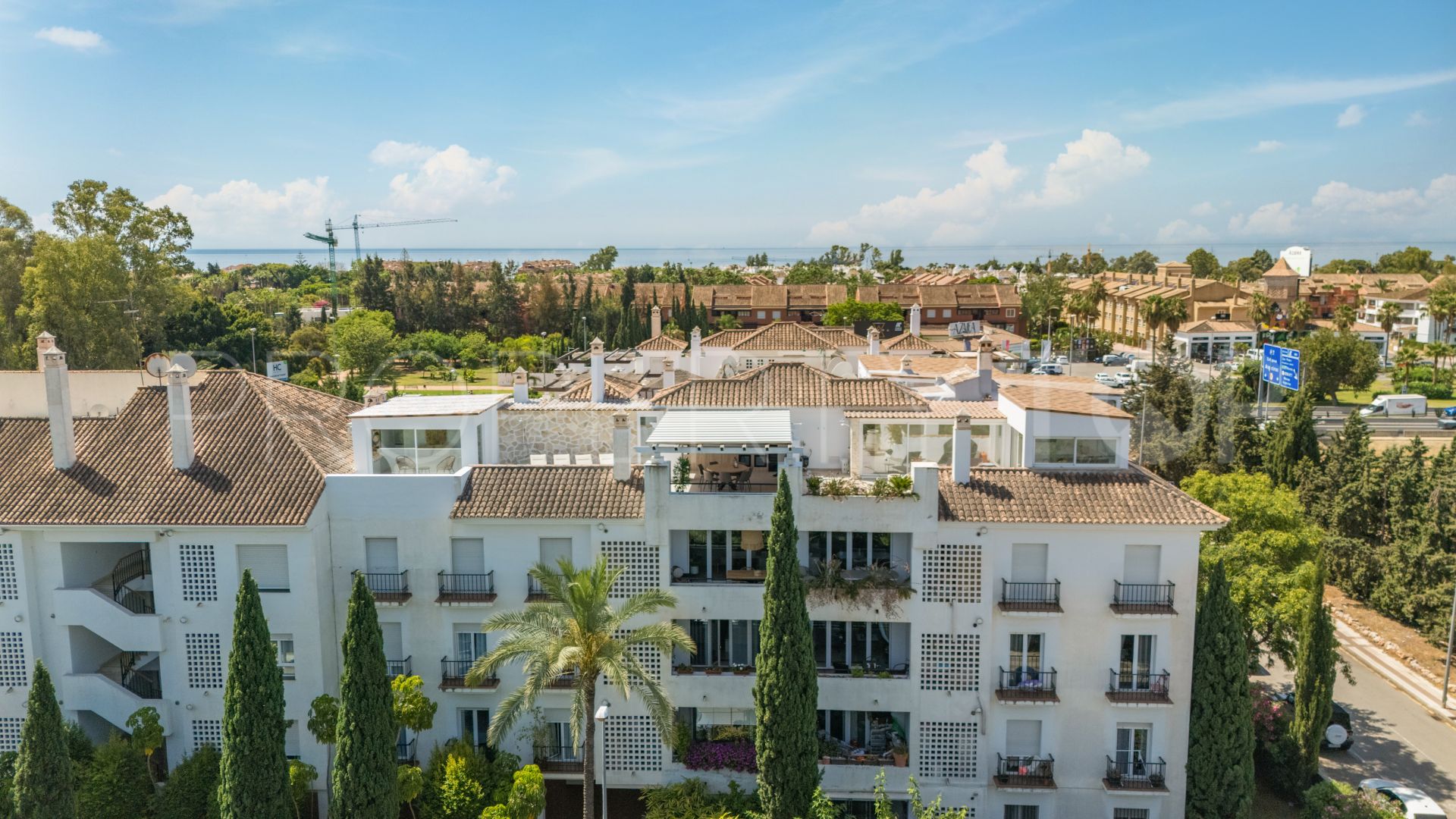 Atico duplex a la venta en Nueva Andalucia de 4 dormitorios