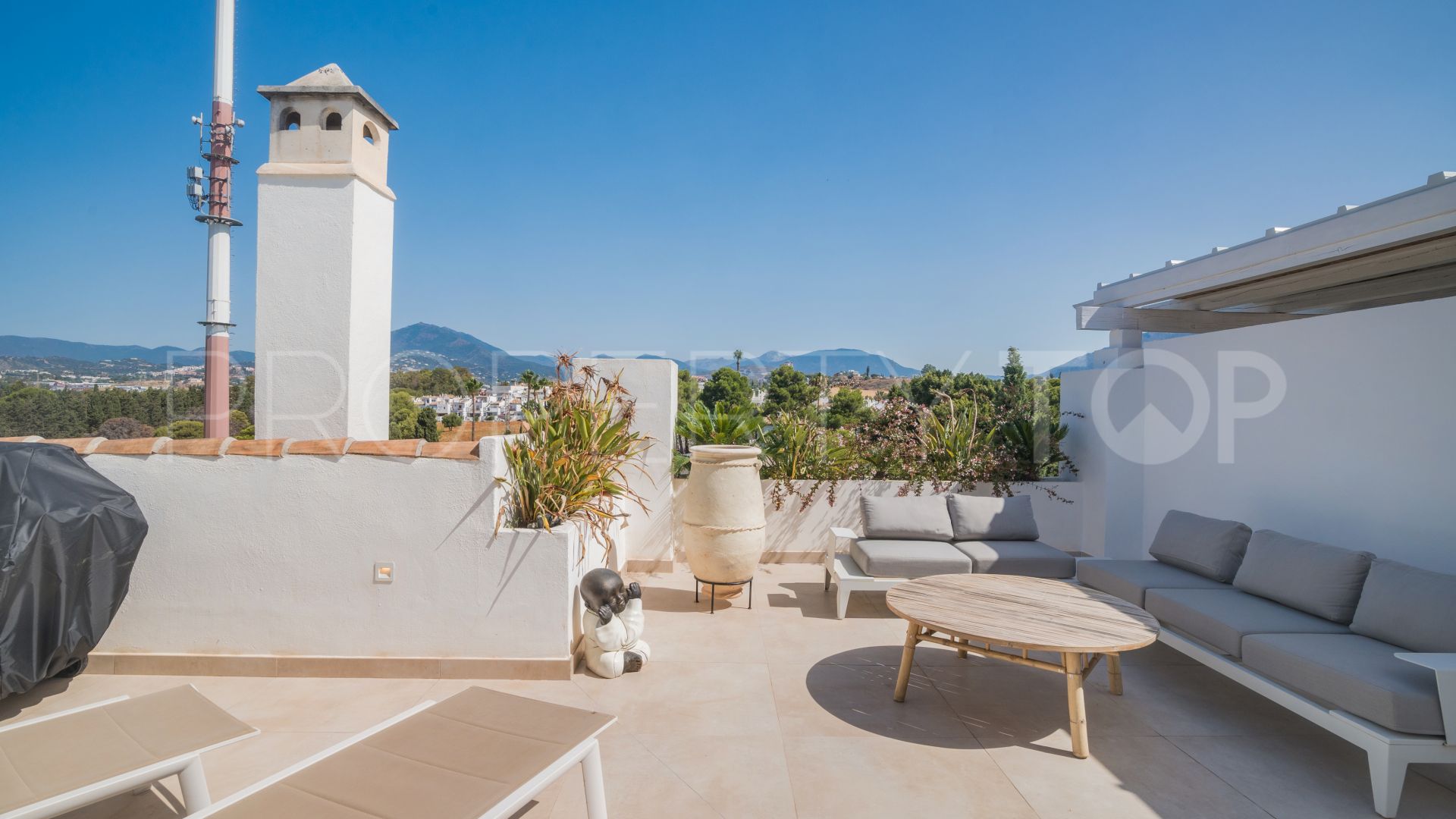 Atico duplex a la venta en Nueva Andalucia de 4 dormitorios