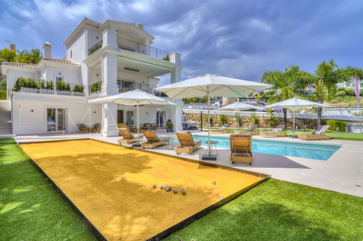 Villa for sale in Nueva Andalucia