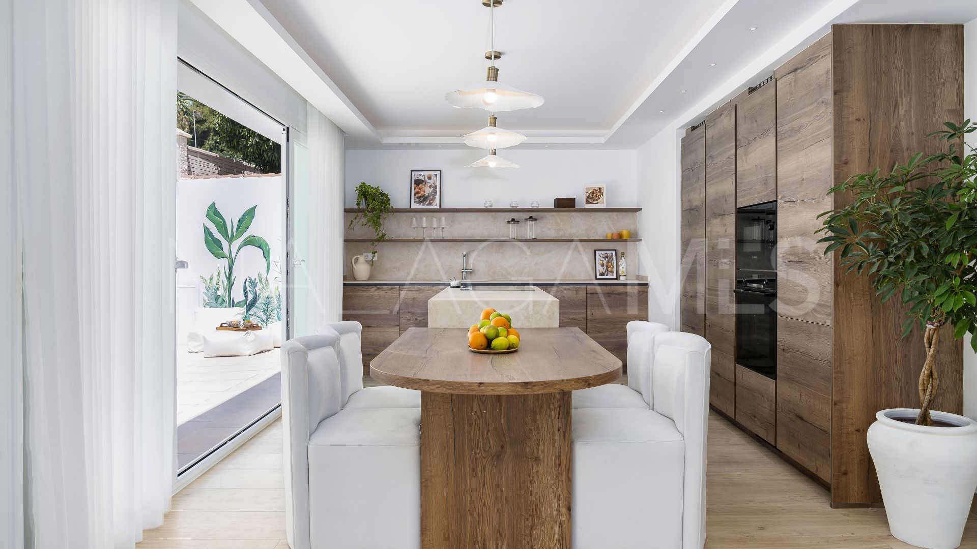 Villa with 4 bedrooms for sale in Nueva Andalucia