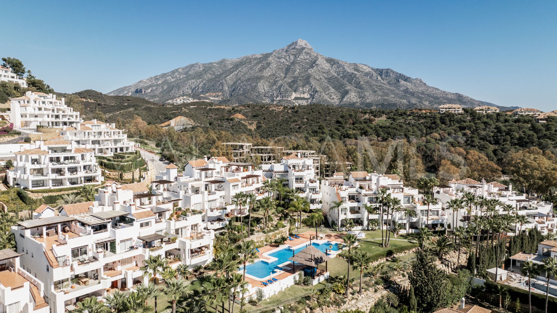 For sale 3 bedrooms apartment in Nueva Andalucia