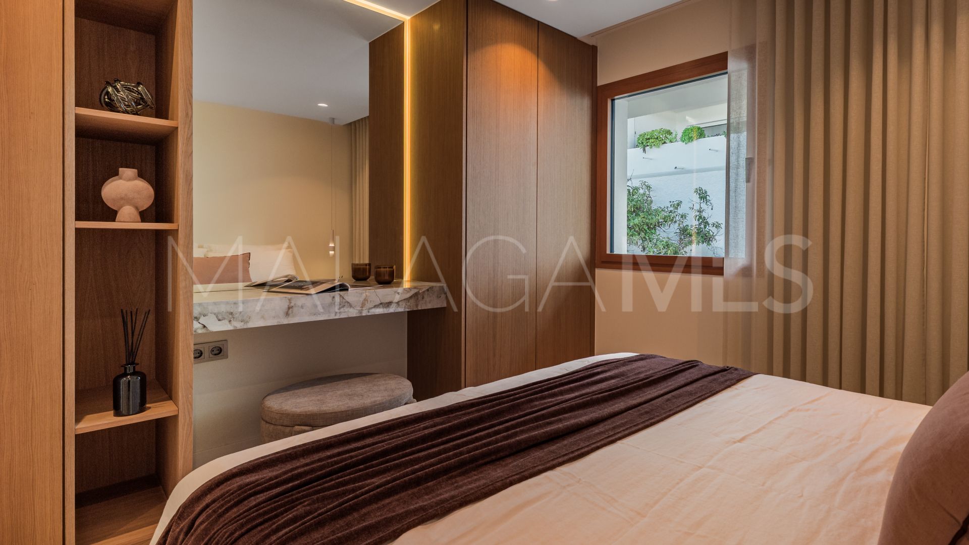 Buy town house in Nueva Andalucia