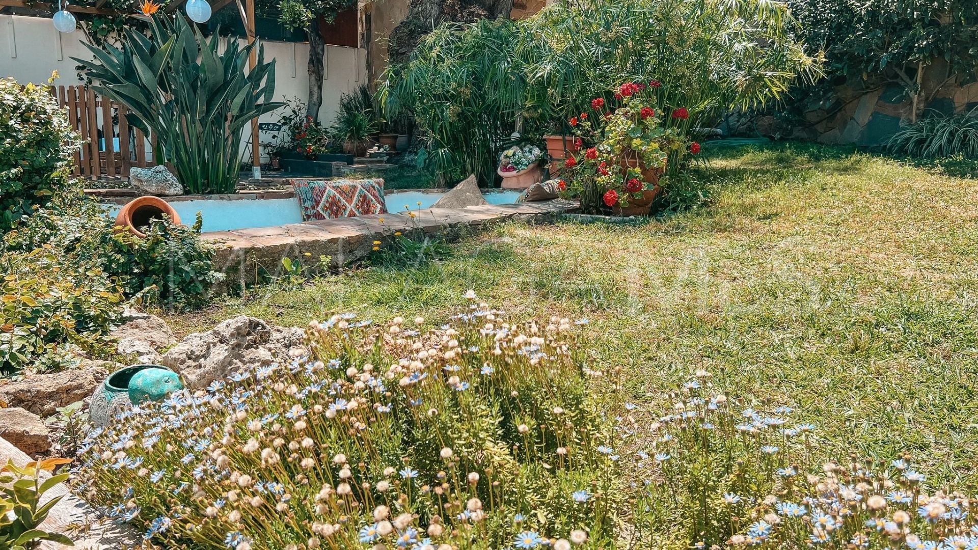 Buy villa in Nueva Andalucia