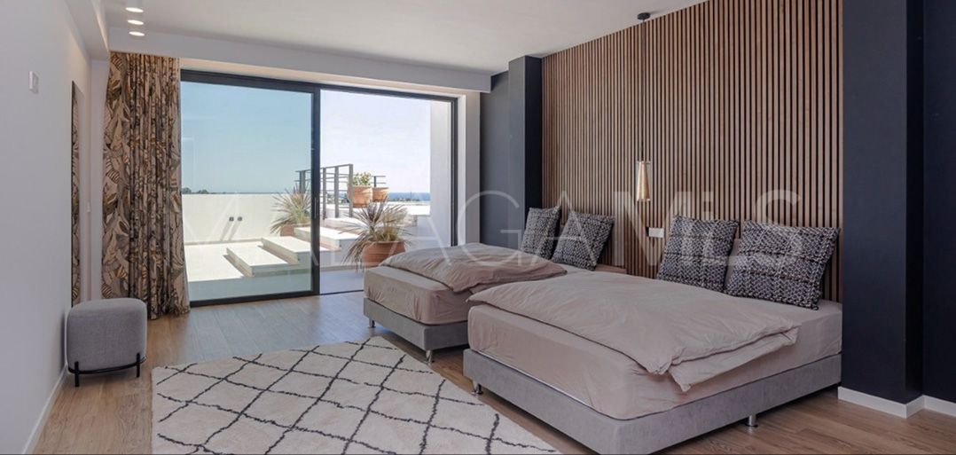 Villa for sale in Benahavis